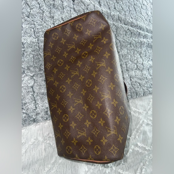 Authentic Vintage Louis Vuitton
Speedy handbag - Picture 2 of 9